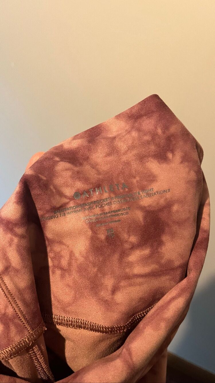 Athleta Salutation Stash Pocket II Tight Womens XS Maroon Tie Dye Excellent Yoga - Picture 5 of 6